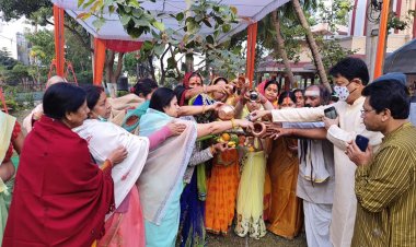 उदीयमान सूर्यदेव को अर्घ्य देने के छठ महोत्सव का समापन