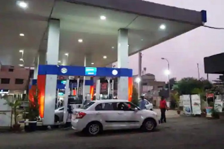 जानिए कि केंद्र के दीवाली धमाके के बाद इंदौर में कितने हुए पेट्रोल-डीजल के दाम