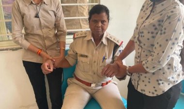 थाना प्रभारी रिश्वत लेते रंगे हाथों पकड़ा गई