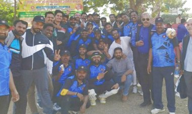 इन्दौर अभिभाषक संघ इन्दौर की ब्लू टीम सेमीफाइनल में