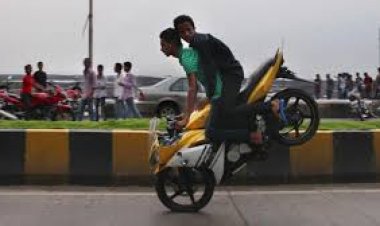 सोशल मीडिया पर रील और लाइव अपडेट  के चक्कर में मौत से खेल रहे युवा