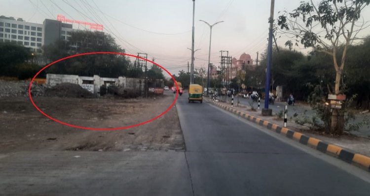 नगर निगम और इंदौर विकास प्राधिकरण के बीच झूल रही अधूरी सड़क