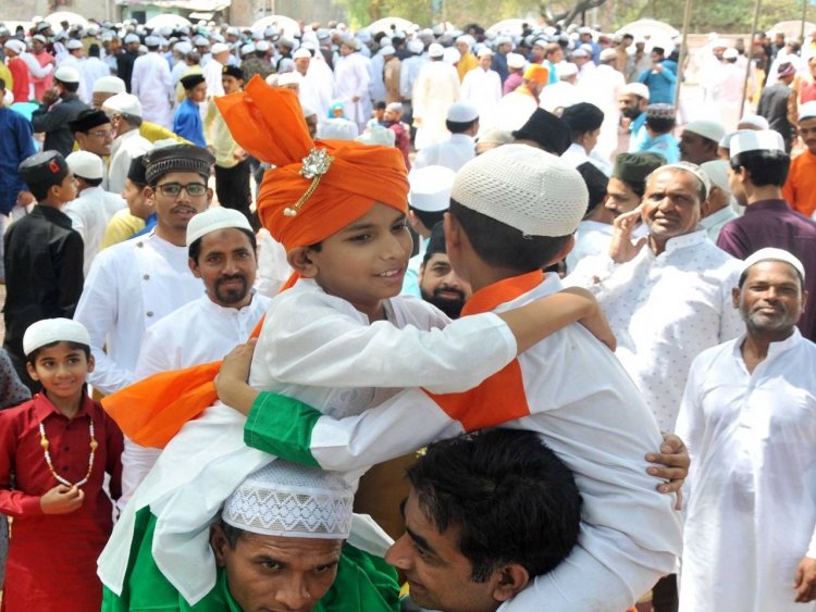 इंदौर में मनाई गई भाईचारे की  ईद