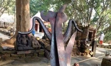 यहां गढ़ा है परशुराम जी का फरसा… खुले आसमान में रखा मगर अभी तक नहीं लगी जंग !