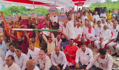 अहिल्यापथ योजना रद्द करने के अलावा किसानों को कुछ भी मंजूर नहीं, सुपर कॉरिडोर पर हजारों किसानों ने चार घंटे तक दिया धरना