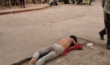 इंदौर के रोबोट चौराहे पर सड़क पर नशे में धुत युवक, ट्रैफिक पुलिस और RTO की जिम्मेदारी पर सवाल